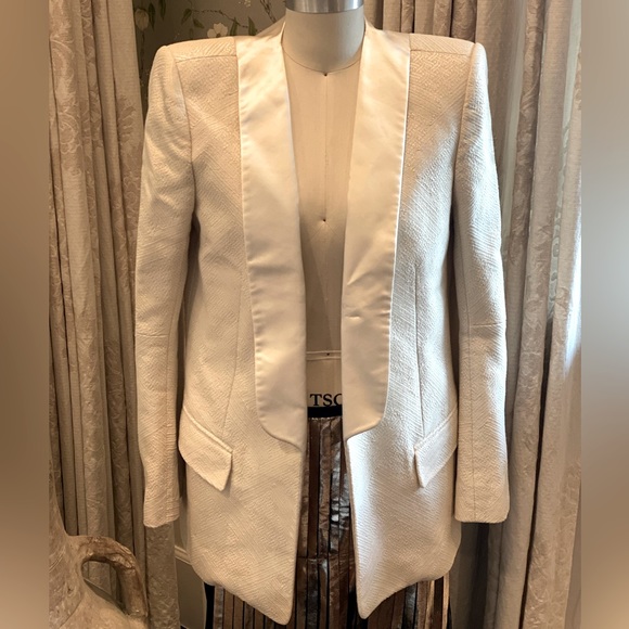 Balmain - Picture 3 of 10